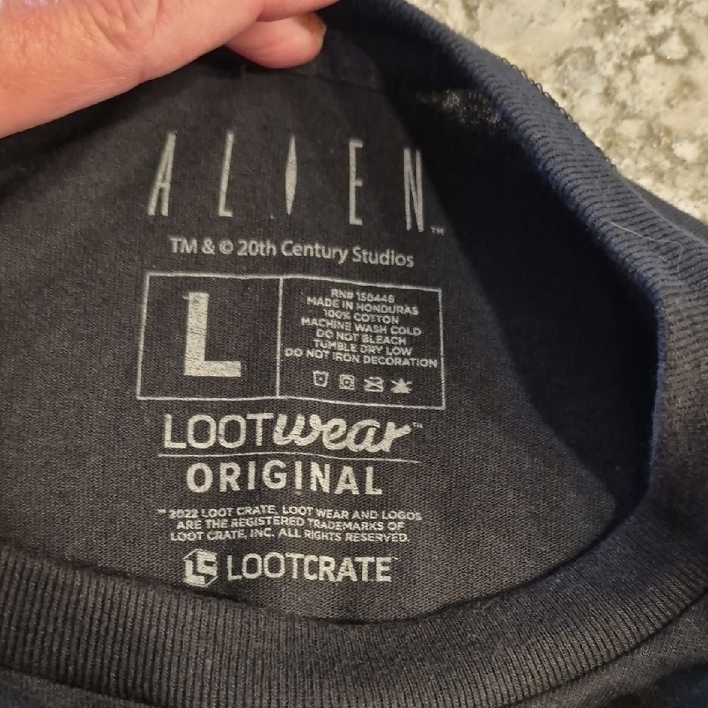 Loot Crate Alien Xenomorph Graphic Tee - Picture 2 of 3